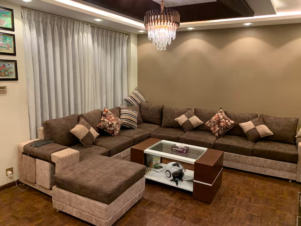 Spacious living room